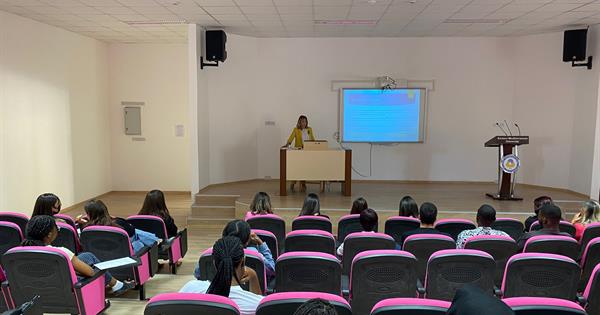 Dekan Prof. Dr. Mehtap Malkoç Sağlık Bilimleri Fakültesi İngilizce Bölümlerine kayıt yaptıran yeni öğrenciler için oryantasyon toplantısı düzenledi