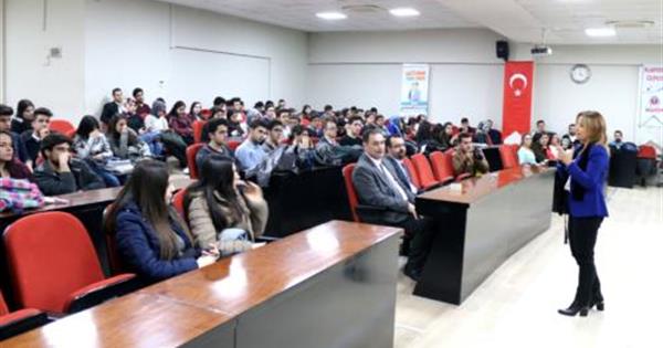 Sağlık Bilimleri Fakültesi Dekanı Prof. Dr. Mehtap Malkoç ve Dekan Yardımcısı Gülten Sucu Dağ, Hatay Büyükşehir Belediyesi Toplantı Salonu