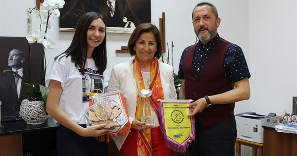 Kıbrıs Türk Halk Dansları Federasyonu Başkanı Sn. Özlem Kadirağa, Prof. Dr. Mehtap Malkoç’u ziyaret etti.
