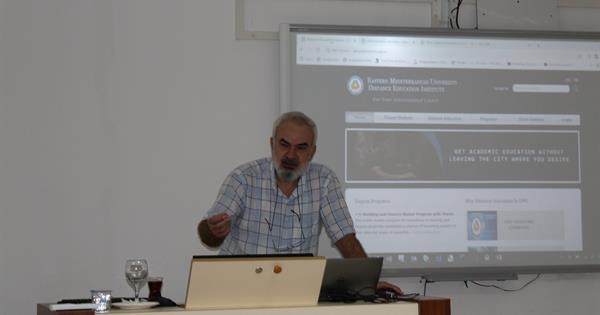 Prof. Dr. Muhammed Yaşar Özden tarafından “Online Eğitim Sistemleri” ve “Moodle Sistemi” kullanımı ile ilgili bir seminer gerçekleştirildi