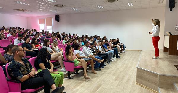 Sağlık Bilimleri Fakültesi Dekanı Prof. Dr. Mehtap Malkoç yeni öğrenciler için Oryantasyon toplantısı gerçekleştirdi