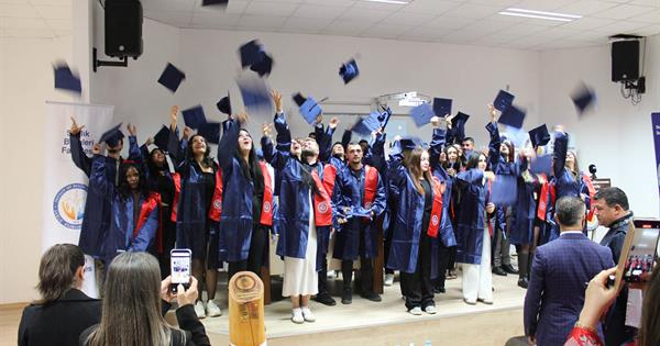 DAÜ’de Sağlık Bilimleri Fakültesi ve Sağlık Hizmetleri Yüksekokulu Mezunları Mesleğe İlk Adımlarını Attı