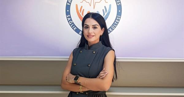 DAÜ Öğretim Üyesi Yrd. Doç. Dr. Özde Depreli Masa Başı Çalışanlarda Çalışma Postürünün Önemi ile İlgili Açıklamalarda Bulundu